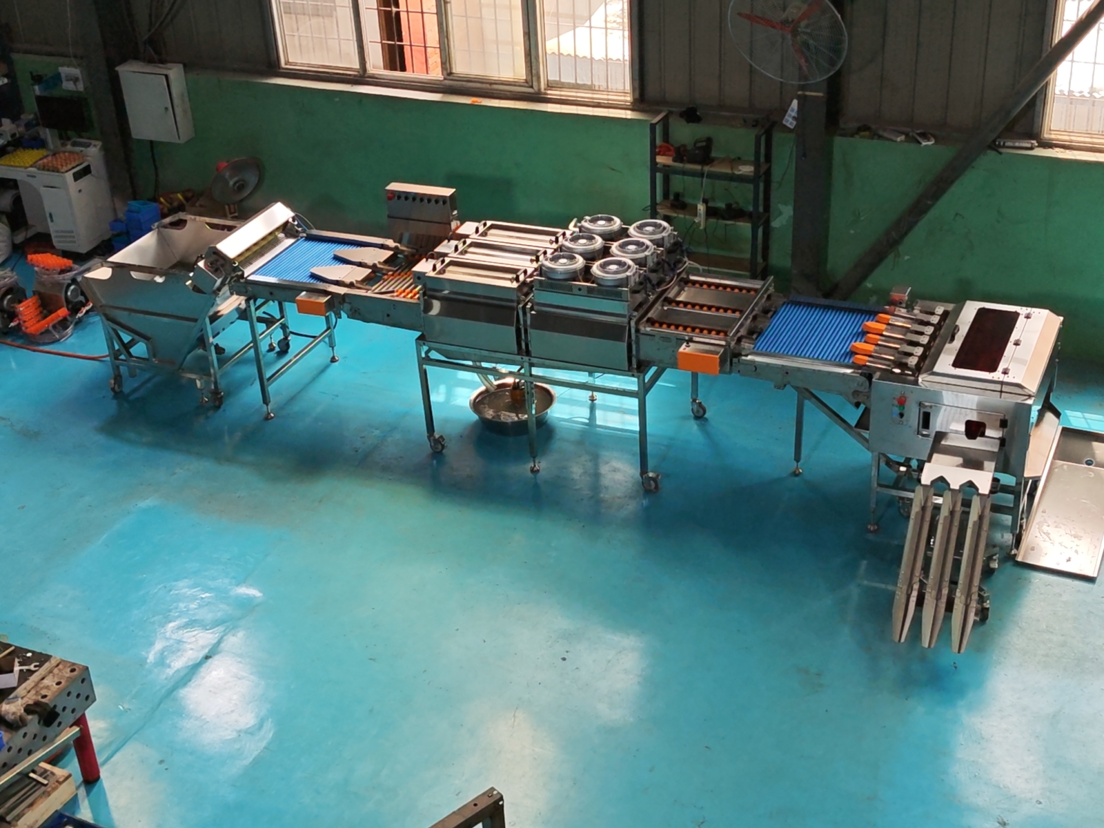 三軌六排敲蛋機生產(chǎn)線